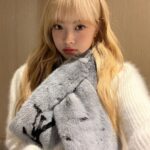 Hong Eun-chae Instagram - 목도리 필수 계절 ☃️