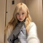 Hong Eun-chae Instagram - 목도리 필수 계절 ☃️