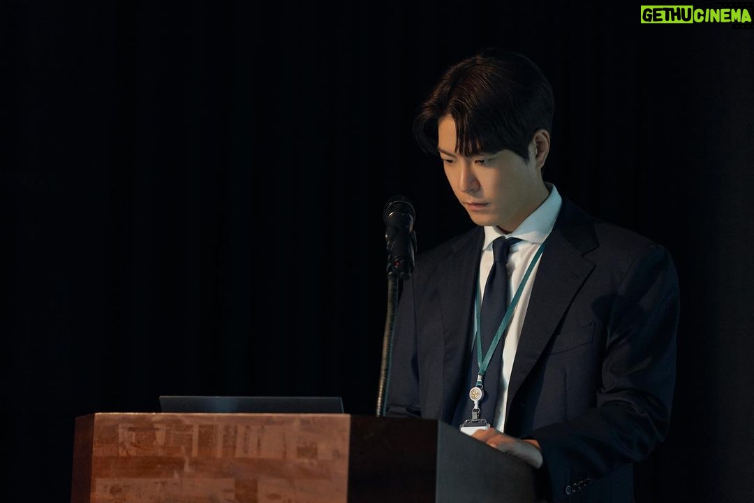 Hong Jong-hyun Instagram - 레이스가 드디어 공개됐습니다. 디즈니 플러스에서 만나실 수 있습니다! #레이스 #디즈니플러스