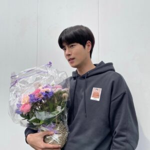 Hong Jong-hyun Instagram - 🥕+🧡