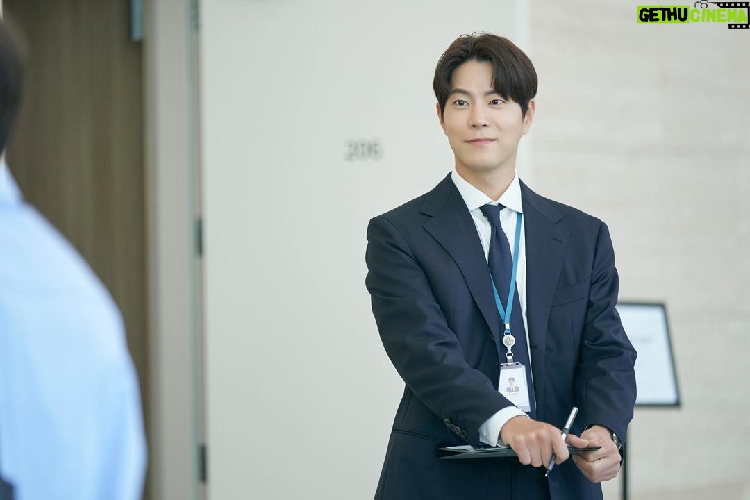 Hong Jong-hyun Instagram - 레이스가 드디어 공개됐습니다. 디즈니 플러스에서 만나실 수 있습니다! #레이스 #디즈니플러스