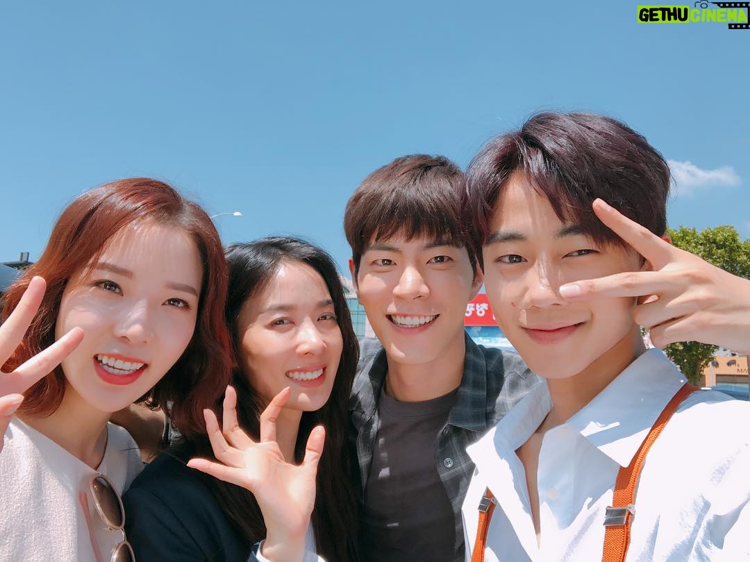 Hong Jong-hyun Instagram - 날씨 너무 좋은데요? 좋은 날. 다시,봄 보러 가세요☺️