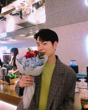 Hong Jong-hyun Instagram - 다시 봄 시사회