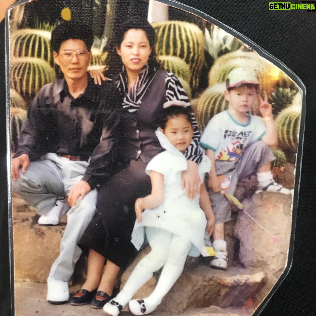 Hong Jong-hyun Instagram - 나의 어머니,아버지 라서 너무 고맙고, 다행스럽고, 행복합니다. 정말 너무 감사합니다.
