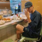 Hong Jong-hyun Instagram - 🍔