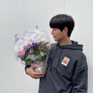 Hong Jong-hyun Instagram - 🥕+🧡