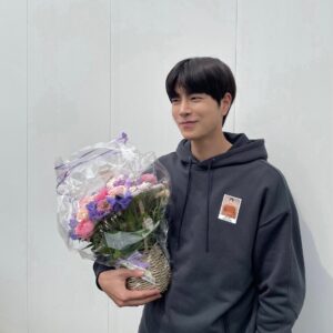 Hong Jong-hyun Instagram - 🥕+🧡