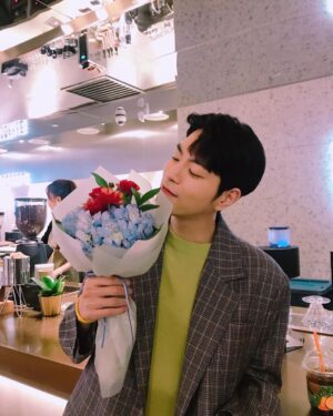 Hong Jong-hyun Instagram - 다시 봄 시사회