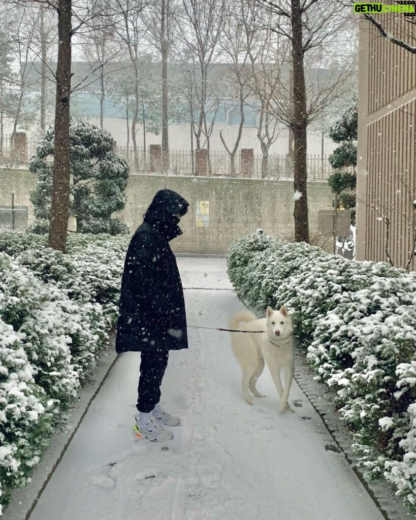 Hong Jong-hyun Instagram - merry christmas🎄