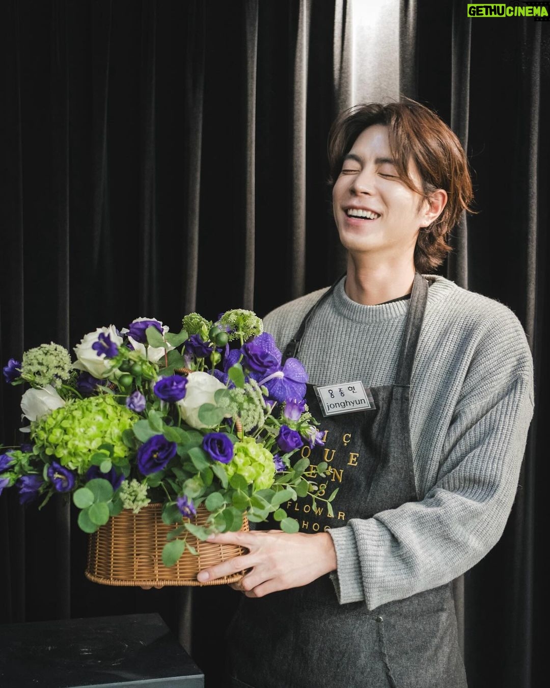 Hong Jong-hyun Instagram - 鞛皩電旉备..?? 馃拹@mcqueenskorea