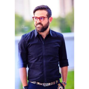 Houman Seyyedi Instagram - کسی که توجه دارد و عشق
کسی است که صدای شما را میشنود
همیشه
حتی زمانی که ساکت هستید
ه.س