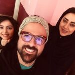Houman Seyyedi Instagram - سریال گلشیفته رفقا تیم همه تلاشش رو‌کرده واسه اینکه یه سریال شاد و مفرح واستون آماده کنه که بشینید نگاه کنید و کیف کنید. ((که امیدوارم خوشتون بیاد)) سریالی که میخواد بهتون احترام بذاره و سعی کنه بدون هیچ پیچیدگی ساده بره جلو ،پس اگه دنبال یه کار سرگرم کننده اید بهتون پیشنهاد میدم ((گلشیفته)) رو ببینید. پی نویس:کارکتر هومن تو گلشیفته شاید کامل شده پیمان باشه تو عاشقانه....و خداحافظی من با این نوع کاراکترها و شاید حضور بسیار کمتر بنده تو این عرصه در آینده نه چندان دور. افتخار همکاری با این گروه فوق العاده حرفه ای اوقات عالی رو واسم رقم زد.