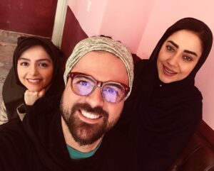 Houman Seyyedi Instagram - سریال گلشیفته
رفقا 
تیم همه تلاشش رو‌کرده واسه اینکه یه سریال شاد و مفرح واستون آماده کنه
 که بشینید نگاه کنید و کیف کنید.
((که امیدوارم خوشتون بیاد))
سریالی که میخواد بهتون احترام بذاره و سعی کنه بدون هیچ پیچیدگی ساده بره جلو ،پس اگه دنبال یه کار سرگرم کننده اید بهتون پیشنهاد میدم ((گلشیفته)) رو ببینید.
پی نویس:کارکتر هومن تو گلشیفته شاید کامل شده پیمان باشه تو عاشقانه....و خداحافظی من با این نوع کاراکترها و شاید حضور بسیار کمتر بنده تو این عرصه در آینده نه چندان  دور.

افتخار همکاری با این گروه فوق العاده حرفه ای اوقات عالی رو واسم رقم زد.