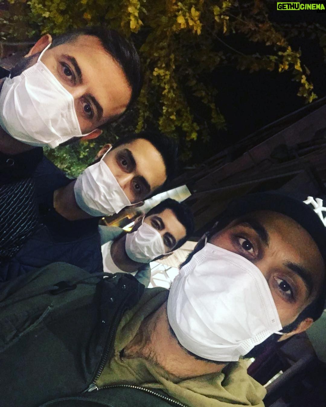 Houman Seyyedi Instagram - هشت تا بودیم،چهارتامون تو غبارا گم شدن. چه حالی میده تو این هوا قدم بزنی. نفس بکشی نفس بکشی نفس نکشی