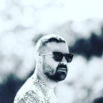 Houman Seyyedi Instagram - دوستان ((عاشقانه)) تمام شد و من با لطف بيكران شما روزها رو سپري كردم.دست تك تكتون رو ميبوسم بابت همه همدليتون،عشق بي توقعتون و حمايتتون. كار من از اين به بعد بسيار دشوار تر از قبل. من بدون شما هيچ معني ندارم و تلاش ميكنم اين بار هم كاري رو انتخاب كنم كه شما دوست داشته باشين. ارادتمند هومن سيدي عكس:امير حسين شجاعي