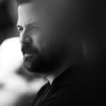 Houman Seyyedi Instagram - مهمترين انسان زندگي گفت:توقع نداشته باشي خوشحال تري و بسي من چه خوشحالم از بودنت،داشتنت طبق معمول:شجاعي جان