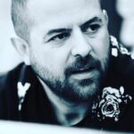 Houman Seyyedi Instagram - يك سيب به زمين افتاد و جهان از قانون جاذبه باخبر شد، ميليونها جسد افتاد ولي بشر معني انسانيت را درك نكرد ((چاپلين)) عكس:اميرحسين شجاعي نازنين