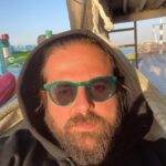 Houman Seyyedi Instagram - خنده ام میگیرد اما حال خندیدن ندارم