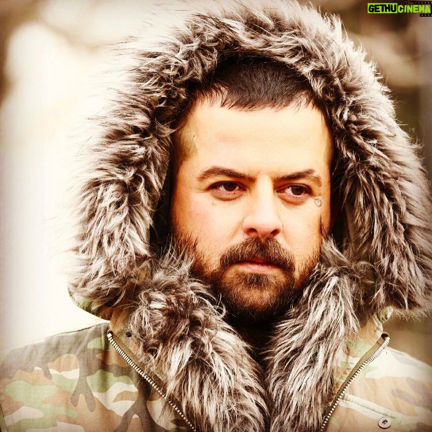 Houman Seyyedi Instagram - ما در هرچيز... فقط ‘‘ تقريبا ‘‘ هستيم....