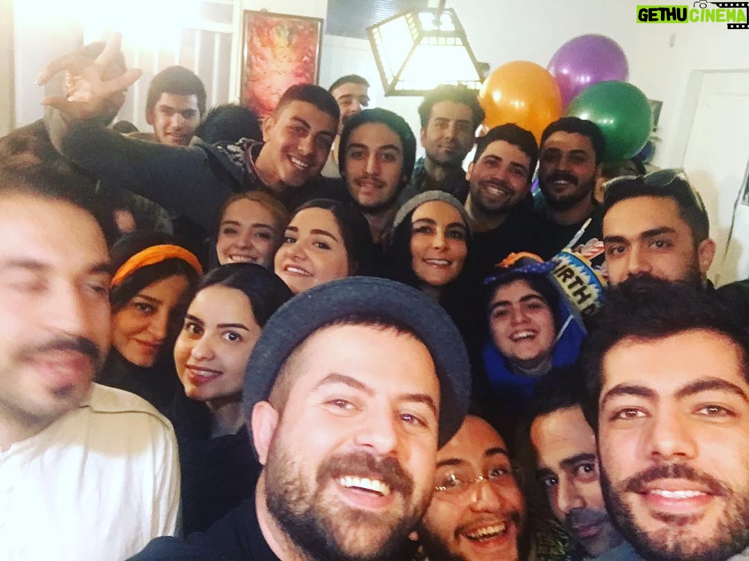 Houman Seyyedi Instagram - روز تولدم رو در كنار شما بودن حال بسيار درجه يكيه،شما رفقا كه بي هيچ توقعي در كنارم هستين.براتون بهترينهارو آرزو ميكنم و از خداوند براتون دعا ميكنم كه در حرفه اتون بدرخشين Mirdamad Boulevard
