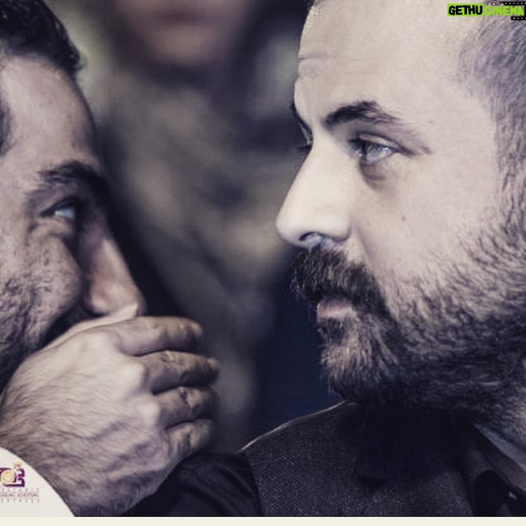 Houman Seyyedi Instagram - امير حركت:دايي دو تا چايي بده شاهين:چرا به همه ميگي دايي؟ امير حركت:چون اگه دعوا شد فحش مادر نده @مغزهاي كوچك زنگ زده@