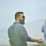 Houman Seyyedi Instagram – زنــدگی خــــوب اســت که گیــری دلبـــری نکـــو
تــــا فـــروشــی هـــر دو جــهان بــر یـک تـار مــو
خنده اش عشق است و روح است و جان است
رویــــــش آمیــــــــز هــــــر دو جــــــهان اســــت
چـــــون نگـــــاهش یــک سو ، روی ماهـش بر او
تـــاب سنبل بــــوی گـــــــل دارد ایـــــن گـــیسو. فتوباي :عليرضا لاجورد جان