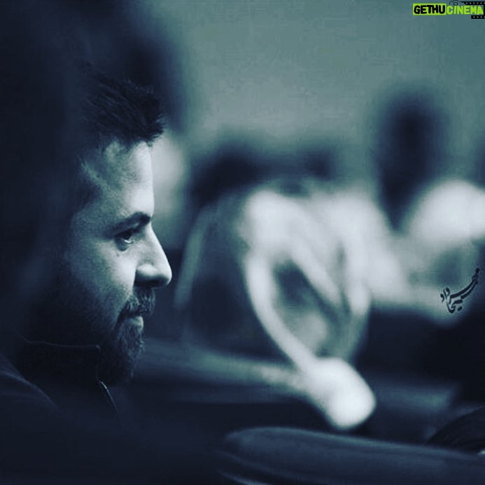 Houman Seyyedi Instagram - بچه كه بوديم بستني مان را گاز ميزدند قيامت بپا ميكرديم،چه بيهوده بزرگ شديم، روحمان را گاز ميزنند ميخنديم!