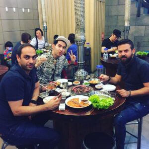 Houman Seyyedi Instagram - غذايي كره اي در شانگهاي،مهمون رفيق عزيز آرش جان همراه با پيمان شادمانفر.