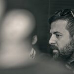 Houman Seyyedi Instagram – كي شعر تر انگيزدخاطر كه حزين باشد
يك نكته از اين معني گفتيم و همين باشد.
از لعل تو گر يابم انگشتري زنهار
صد ملك سليمانم در زير نگين باشد