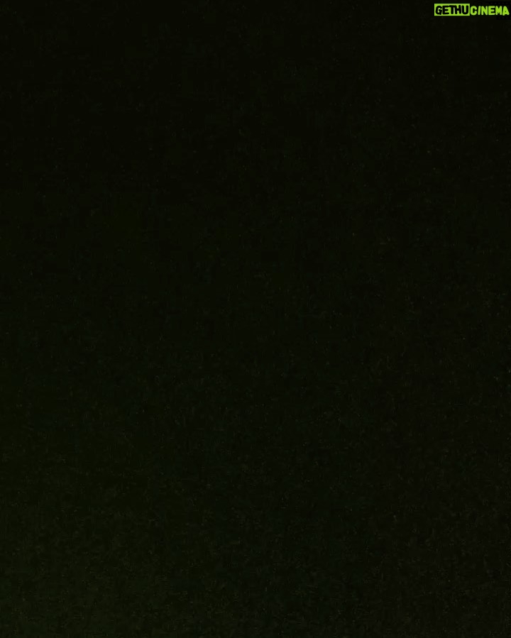 Houman Seyyedi Instagram - «قورباغه» فقط از نماوا پخش میشود . . تنها پلتفرم پخشکننده سریال «قورباغه» مشخص شد؛ «نماوا» تنها پلتفرمی خواهد بود که به صورت اختصاصی از سوم آذر ماه سریال «قورباغه» را پخش میکند. این مجموعه داستانی به نویسندگی و کارگردانی هومن سیدی و تهیهکنندگی علی اسدزاده ساخته شده و نوید محمدزاده، صابر ابر، سحر دولتشاهی، فرشته حسینی، مهران غفوریان، آناهیتا افشار و هومن سیدی در آن بازی کردهاند. این اولین باری است نوید محمدزاده و صابر ابر جلوی دوربین یک سریال نقشآفرینی میکنند. سریال «قورباغه» در ۱۶قسمت ساخته شده و هر دوشنبه تنها از پلتفرم «نماوا» پخش میشود. @houman_seyedi @navidmohammadzadeh @saberabar @sahardolatshahi @_fereshtehosseini @anahitafshar @frog_series @namava_ir #نماوا
#سریال_قورباغه