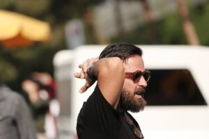 Houman Seyyedi Instagram - درد داري نه؟انگار تمام بدنت داره از تو منفجر ميشه،انگار يه عالمه مار سمي همزمان نيشت زدن.

قورباغه
عکس:امیرحسین شجاعی