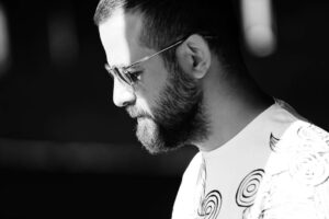 Houman Seyyedi Instagram - من انجام میدهم
تو‌حرف میزنی،
تفاوت ما این است.
سکوت بهترین اتفاق بین ماست.

عکس:امیر حسین شجاعی