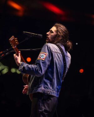 Hozier Instagram - Sincere thank you to everyone who was at @inningsfest! A lad very very lifted up on that stage. Hope to see you again soon, Arizona 🖤 

📸 @ruthlessimagery