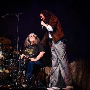 Hozier Instagram - New York, I struggle to find the words… Thank you to everyone who was there for the incredible love and support I felt at @thegarden that night. I can’t wait to come back. Sharing the stage with my Dad for the first time was a very special moment for me, thank you for letting me share it with you. 

📸 @ruthlessimagery 

📸 6. @emmawannie.photography