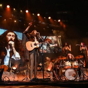 Hozier Instagram - New York, I struggle to find the words… Thank you to everyone who was there for the incredible love and support I felt at @thegarden that night. I can’t wait to come back. Sharing the stage with my Dad for the first time was a very special moment for me, thank you for letting me share it with you. 

📸 @ruthlessimagery 

📸 6. @emmawannie.photography