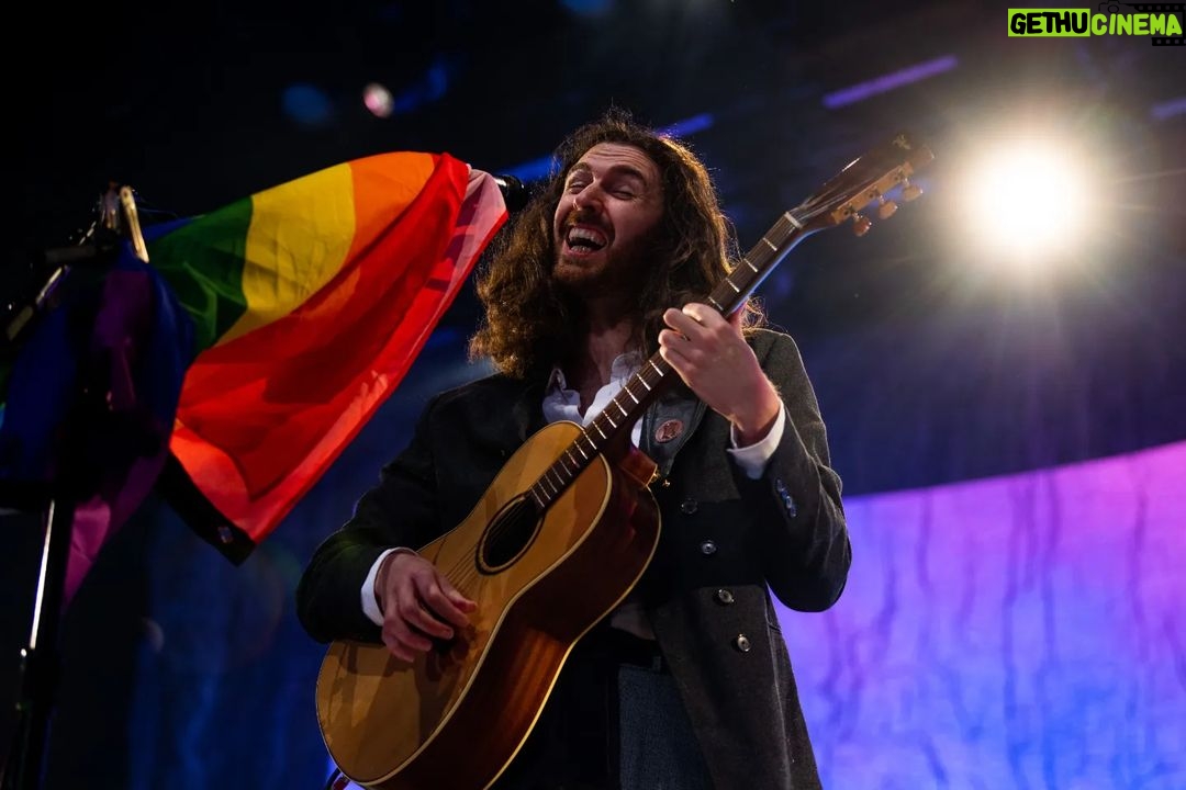 Hozier Instagram - So happy to be back in Toronto, I’ve so many good memories here. Thank you to everyone who joined me at the @budweiserstage last night at the largest show I’ve played in Canada to date. I’m so grateful to get to do this and experience this kind of support! See you again before too long 🖤 📸 @ruthlessimagery Budweiser Stage