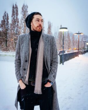 Hozier Instagram - Thank you for such a fun night Hamburg, it was so great to be back and play music from #UnrealUnearth here for the first time. Thanks for braving the weather and thanks again to my incredible crew for getting all our gear in and out under those conditions!

📸 @ruthlessimagery
