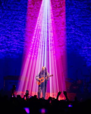 Hozier Instagram - Thank you for such a fun night Hamburg, it was so great to be back and play music from #UnrealUnearth here for the first time. Thanks for braving the weather and thanks again to my incredible crew for getting all our gear in and out under those conditions!

📸 @ruthlessimagery