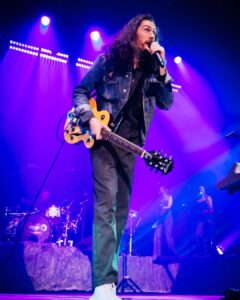 Hozier Instagram - Thank you for such a fun night Hamburg, it was so great to be back and play music from #UnrealUnearth here for the first time. Thanks for braving the weather and thanks again to my incredible crew for getting all our gear in and out under those conditions! 📸 @ruthlessimagery Sporthalle Hamburg