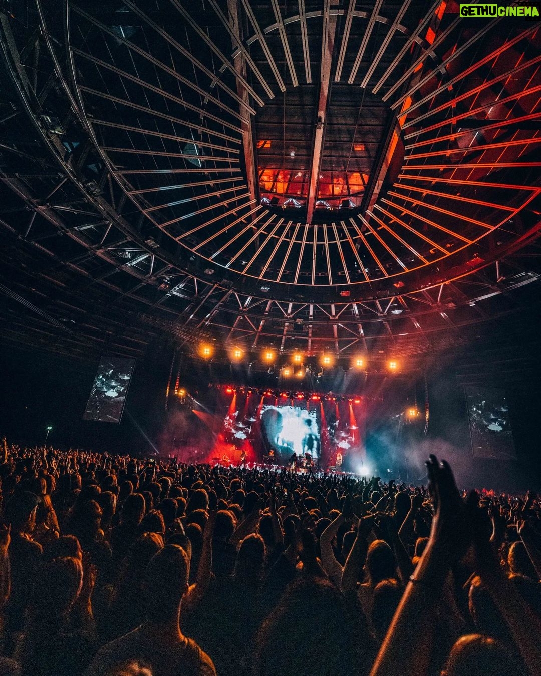 Hozier Instagram - Had a very sweet time playing these songs to everyone who joined us in Berlin. Thank you for being such a great audience, loved getting to spend this time in the city 🖤 📸 @ruthlessimagery Velodrom Berlin