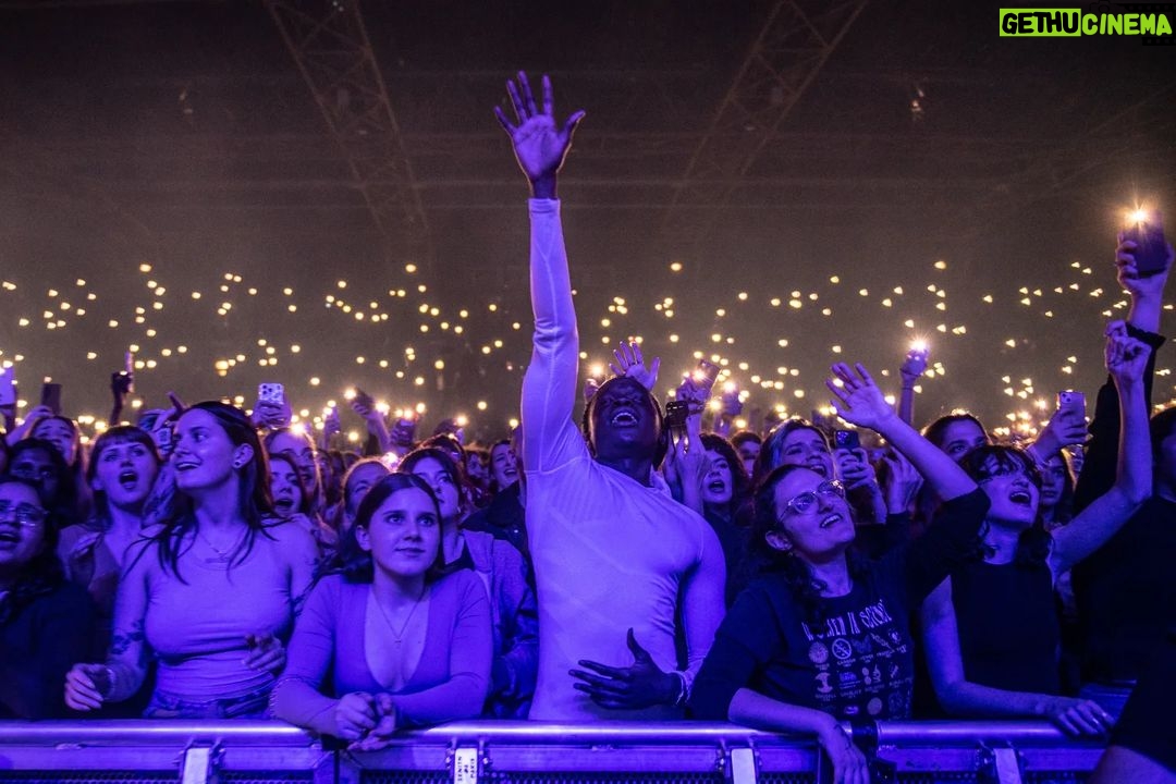 Hozier Instagram - Paris, thank you for putting a massive smile on all of our faces. It was a total joy being back in this city and playing to my largest crowd here yet. Merci Beaucoup 🖤 📸 @ruthlessimagery Zenith Paris - La Villette