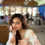 Hruta Durgule Instagram - With a pinch of salt 🫠 #sunday #salt #karjat #explore #lunchdate #grateful 📷 by @prateekshah1 ❤️