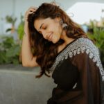 Hruta Durgule Instagram - In love with this song ! ✨ @suta_bombay ❤️ @ganesh_theshutterkey 🤗 #hrutadurgule #kanni #comingsoon