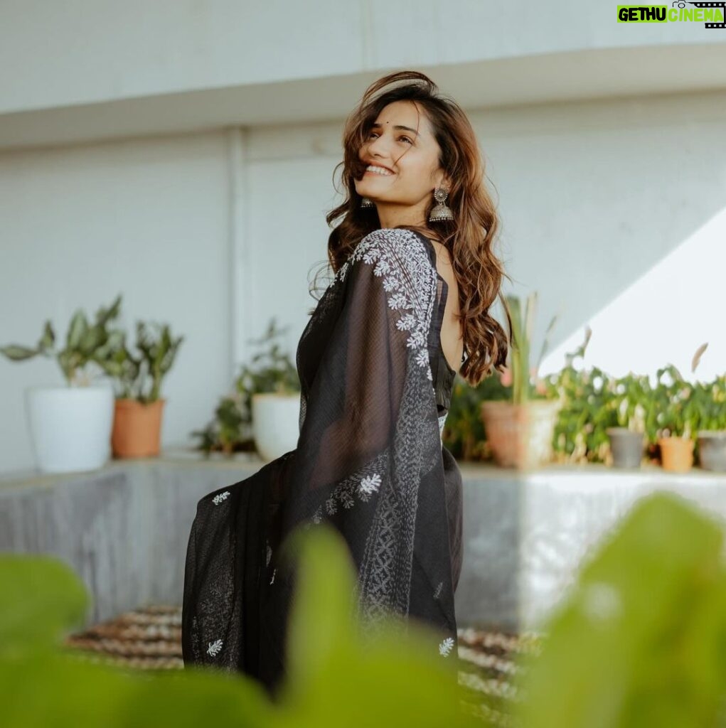 Hruta Durgule Instagram - Grateful for all the love you guys are giving to Kanni 🌸🥹 Cant Wait For You Guys To Watch The Film ❤️ #kanni #hrutadurgule #intheatres #8march #comingsoon P.S - Wearing everyone's fav @suta_bombay 😍 Clicked by @ganesh_theshutterkey 🤗