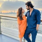 Hruta Durgule Instagram - Cheers to another year of looking at each other ❤️ Happy 2024 😇 🧿 📸: a very lovingly enthusiastic @ketakishah30 🤗 #team #love #couplegoals #blue #orange #2024 #newyear #hope #goodvibes #positivity