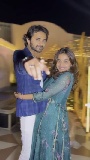 Hruta Durgule Instagram - Here's how you give a virtual meaning to 'my world revolves around you' ❤️ 
#mine #weddingdiairies #hrutaprateek #goodvibesonly #grateful 
P.S - Thank you for making us do this @shalinbhanot ❤️