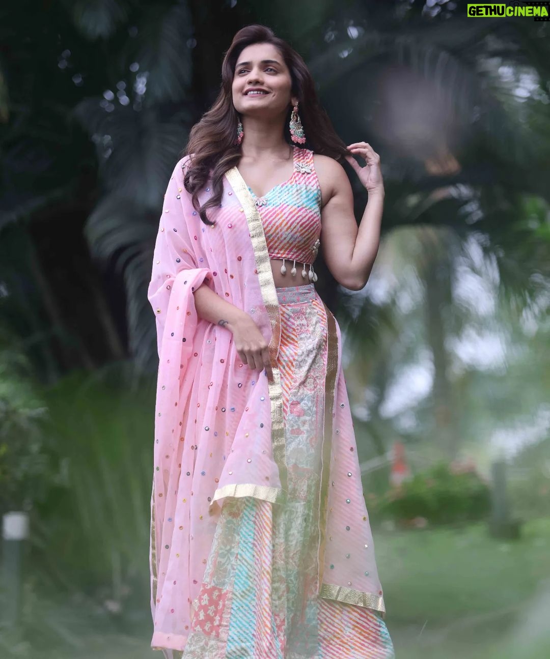 Hruta Durgule Instagram - Pastel hues with a boho twist.. Styled by @shalmalee_t Outfit by: @threadnbutton | @digitallydiksha Footwear: @inc5official Hair by @hairandmakeupbyradhe Photos by @saneshashank #HrutaDurgule #pastelaesthetic #weddingseason