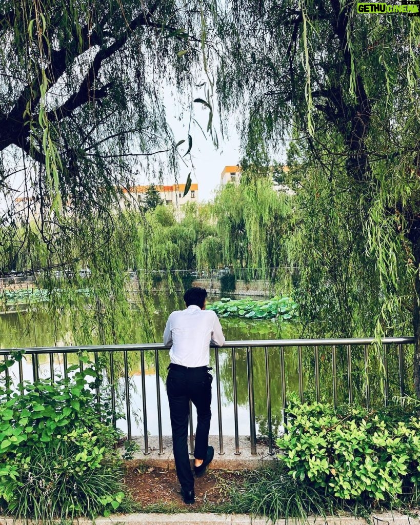 Huang Zitao Instagram - 走到哪里 或 走了多远 也要记得最初的家与最初的心。
