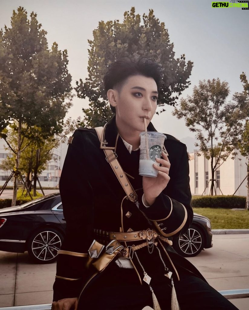 Huang Zitao Instagram - Longtime no make up 😎😎😎