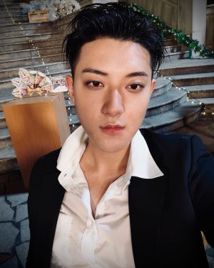 Huang Zitao Instagram - 久违的自拍 ♠️